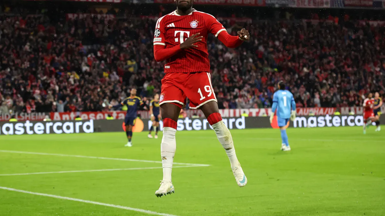 Bayern dał Daviesowi szansę w ataku. Kompany planował to wcześniej