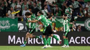 Bellerín walczy z czasem. Gwiazdor Betisu może opuścić hitowy start LaLiga