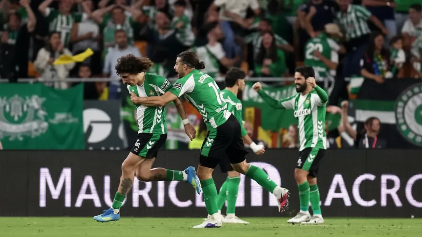 Bellerín walczy z czasem. Gwiazdor Betisu może opuścić hitowy start LaLiga
