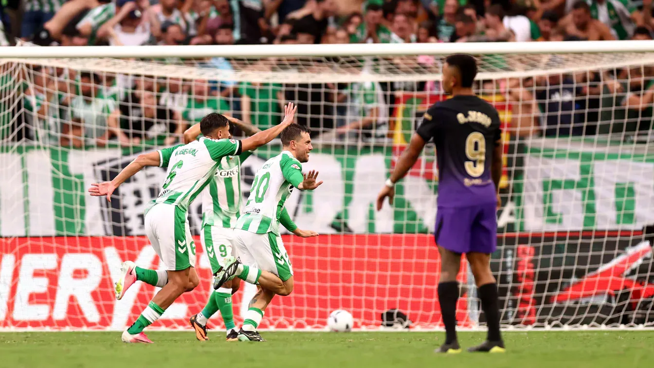 Betis przegrał 2:5 z Barceloną. Bellerín krytykuje sędziowanie