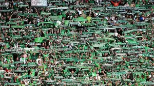 Bezbramkowy dreszczowiec w barażu o Ligue 1. Kontrowersje z VAR i fatalna kontuzja w Saint-Étienne