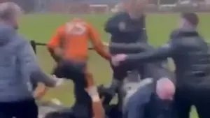 Bijatyka po meczu ligi angielskiej. Pięściami w kibiców! [WIDEO]