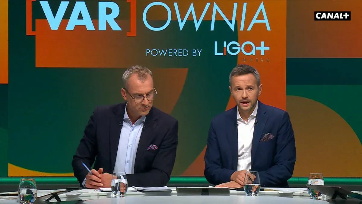 Błędów sędziowskich ciąg dalszy: 1. Wrzut z autu powinien być wykonany przez Wisłę Kraków 2. Błędnie wykonany