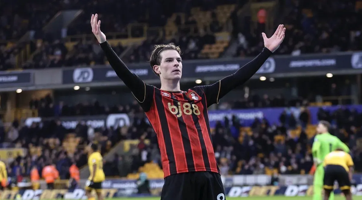 Bournemouth walczy o swoją gwiazdę. Marco Rose podjął kluczową decyzję w sprawie Alexa Scotta