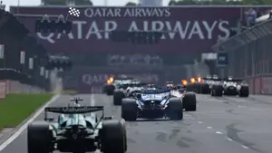Chaos na starcie w Melbourne. Gwiazdy F1 bez prądu, Leclerc mijał ich jak tyczki