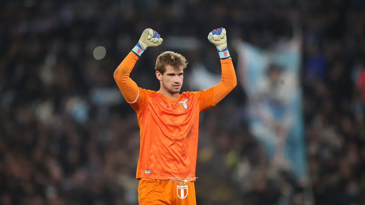 Chciał go United, chciał Juventus. Dlaczego bramkarz Lazio wybrał nowy kontrakt?