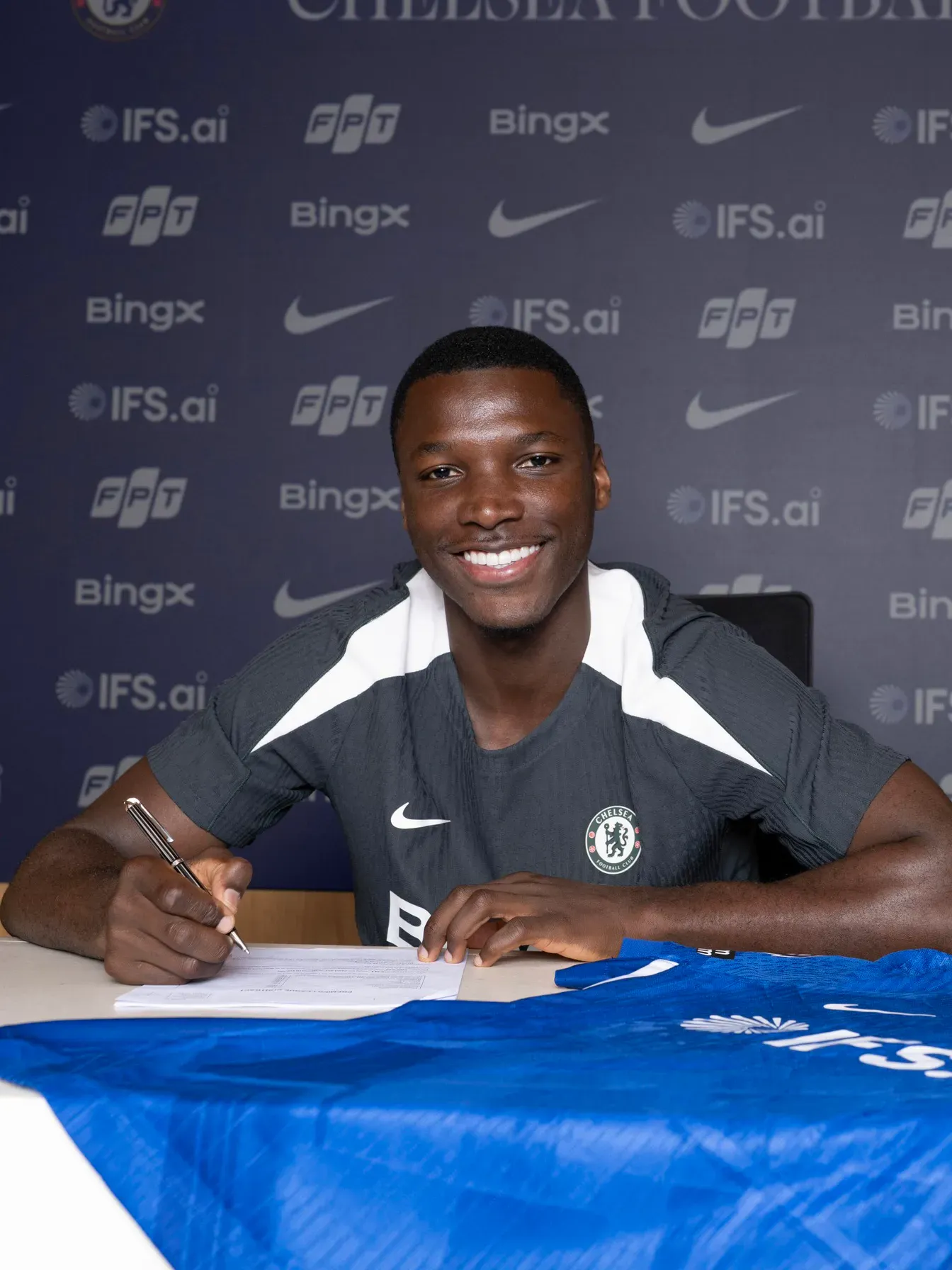 Chelsea ogłasza kluczową decyzję. Moises Caicedo zostaje w Londynie na lata