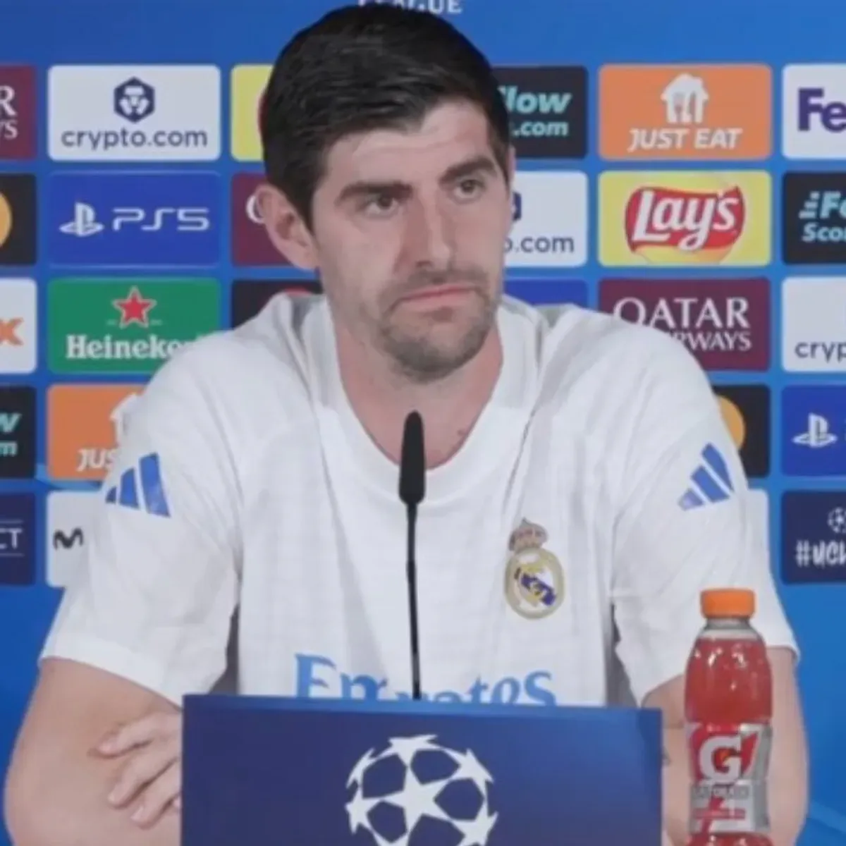 Courtois uderza w Mourinho. Chodzi o rasizm wobec Viniciusa