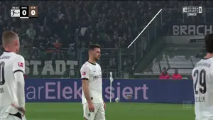 Cudowny rzut wolny! Przepiękna bramka autorstwa Kevina Stögera! Sami spójrzcie!