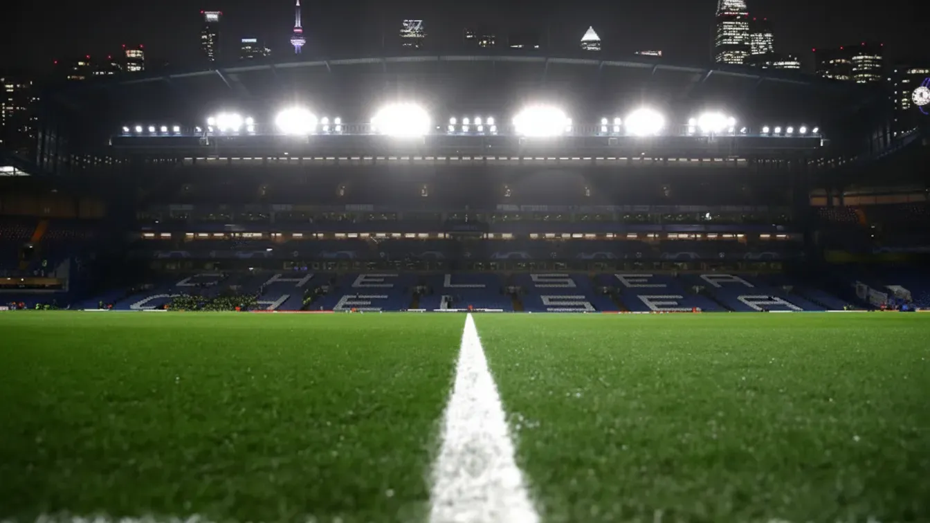 Dario Essugo opuści Chelsea? Walka o podpis pomocnika wchodzi w decydującą fazę.