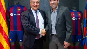Deco studzi doniesienia o Barcelonie. JJ Gabriel chce odejść z Manchesteru United