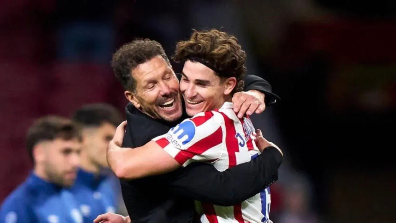 Diego Simeone reaguje na ataki. Trener Atletico Madryt ucina spekulacje transferowe