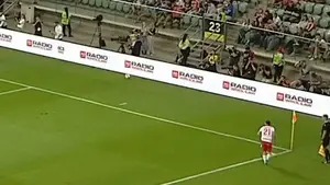 Do przerwy Polska w meczu pokazowym prowadzi z Resztą Świata 1:0 Autorem trafienia Artur Sobiech! Oglądaj