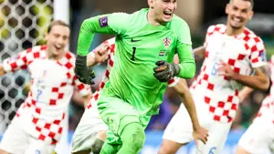 Dominik Livakovic w Barcelonie. Chorwat przejdzie testy medyczne i podpisze długi kontrakt