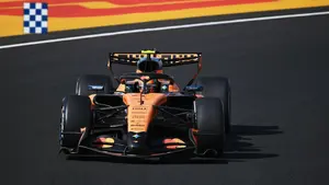 Dramat McLarena na Hungaroringu. Norris wygrywa, wściekły Piastri grzmi przez radio