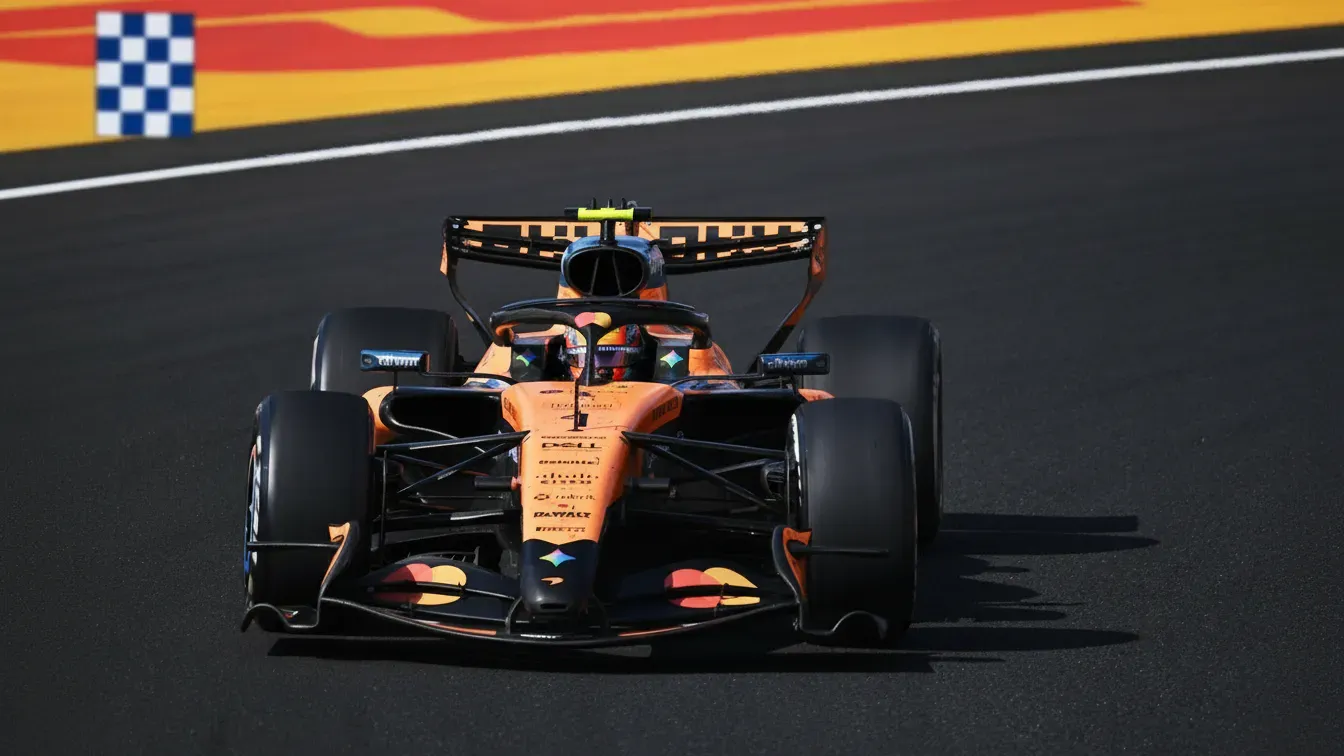Dramat McLarena na Hungaroringu. Norris wygrywa, wściekły Piastri grzmi przez radio