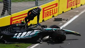 Dramat Mercedesa w Melbourne. Brutalny wypadek i niespodziewany lider przed kwalifikacjami