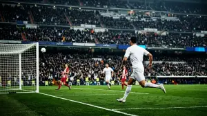 Dublet Kyliana Mbappé uciszył Rayo. Real Madryt dogonił Barcelonę