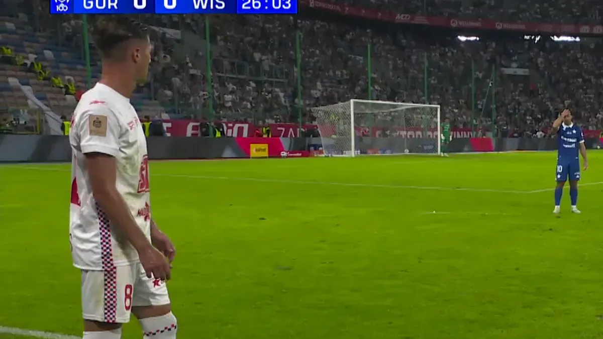 Duże zamieszanie w polu karnym i piłka w siatce! Lukas Sadilek zdobywa bramkę dla Górnika Zabrze! Oglądaj: