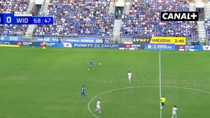 Dużo dzieje się w Płocku - oto jedna z niewykorzystanych szans gospodarzy! Mecz Wisła Płock - Widzew Łódź trwa w CANAL+: