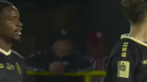 Działo się w polu karnym Cracovii! Kellyn Acosta otwiera wynik i Pogoń prowadzi! Oglądaj w CANAL+: