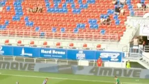 Dziś dzień pięknych bramek w @_1liga_ Patryk Kusztal w pierwszym kontakcie z piłką pokonał bramkarza Odry Opole. Warta p