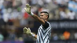 Emiliano Martinez odejdzie z Aston Villi? Juventus wyłożył pieniądze na stół