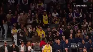 Emocje do ostatniej kwarty Los Angeles Lakers pokonali Golden State Warriors 105:99. Najwięcej punktów dla Lakersów zdob