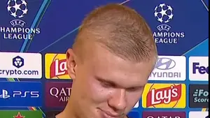 Erling Haaland w rozmowie z @kac_tomczyk ocenił Jakuba Kiwiora i. Szymona Marciniaka