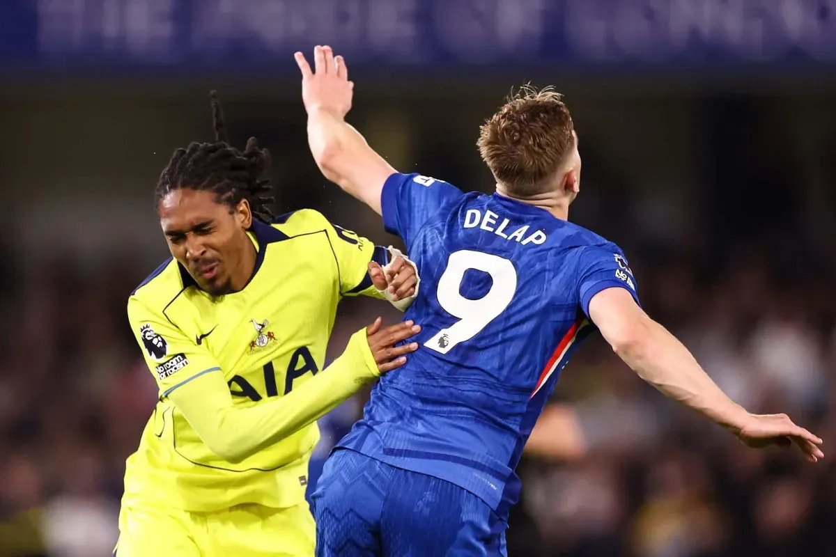 Fatalna kontuzja obrońcy Tottenhamu. Djed Spence zagra w specjalnej masce