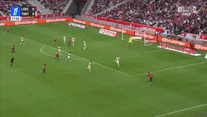 Fe-no-me-nal-ny gol! Takie trafienia można oglądać bez końca! Przed Wami bramka Tiago Santosa w meczu Lille z