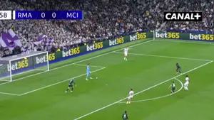 Fede valverde! Popędził Urugwajczyk po swojego gola, ale to podanie od Thibaut Courtois. Idealne! Oglądaj: