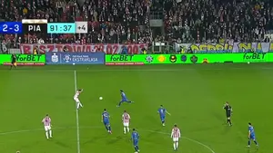 Fenomenalna interwencja placha! Słowacki bramkarz uratował swój zespół w doliczonym czasie!