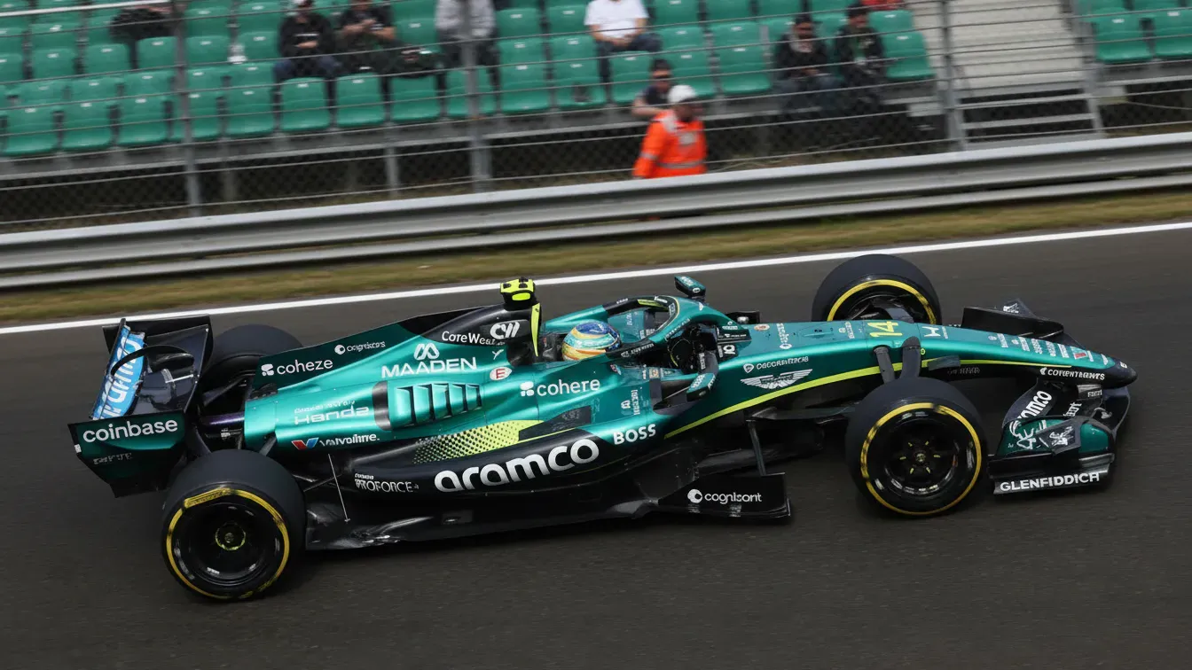 Fernando Alonso przerywa milczenie. Nowy bolid Aston Martina w końcu wyjechał na tor