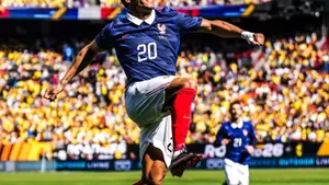 Francuski talent zachwyca formą. Désiré Doué z dubletem w barwach narodowych