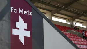 Francuzi ogłosili ważną decyzję. 18-letni talent podpisał kontrakt, na który czekali kibice