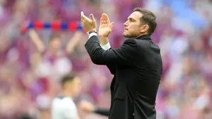 Frank Lampard wkracza do gry o gwiazdę Burnley. Wyścig o bramkostrzelnego Holendra nabiera tempa