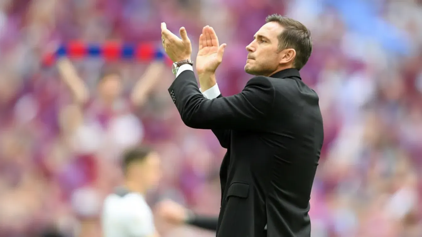 Frank Lampard wkracza do gry o gwiazdę Burnley. Wyścig o bramkostrzelnego Holendra nabiera tempa