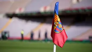 Frenkie de Jong zablokuje plany Barcelony? Trwa ryzykowna gra o zdrowie