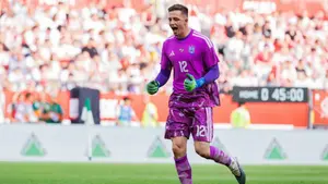 Giganci Premier League ruszają po gwiazdę. Ten transfer może wywołać lawinę w bramkach