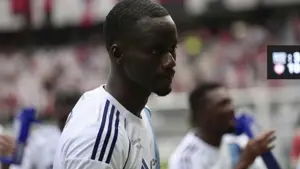 Giganci Premier League ruszają po obrońcę z Francji. Liverpool ma poważną konkurencję