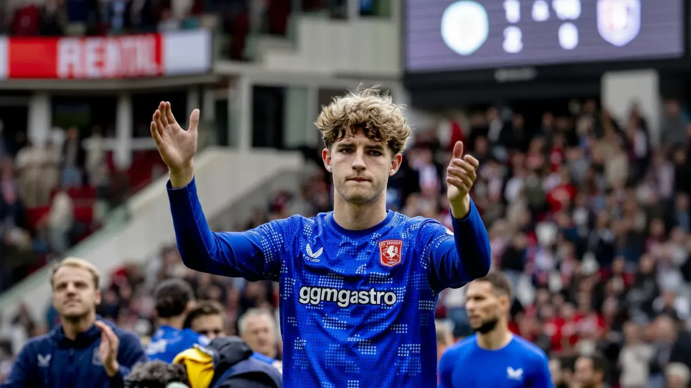 Giganci ruszają po holenderski talent. Bayern Monachium włącza się do walki o obrońcę