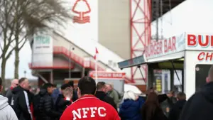 Giganci z Manchesteru ruszają po gwiazdę Premier League. Nottingham Forest bezradne?