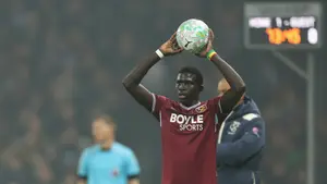 Gigant rusza po gwiazdę Premier League. Wykorzystają bolesny spadek rywala