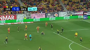 Gol do szatni! Taras Romanczuk podwyższa prowadzenie gospodarzy tuż przed przerwą! Transmisja: