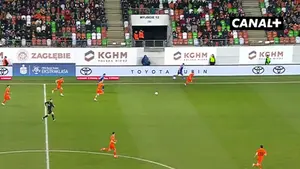 GOL! Mateusz Grzybek zebrał piłkę po interwencji bramkarza i dał prowadzenie Zagłębiu! Oglądaj w CANAL+: