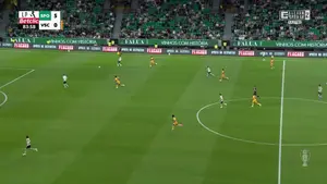 Gol. samobójczy, ale jaki! Zeno Debast trafia do własnej siatki. Na szczęście dla niego Sporting prowadził już 5:0, więc
