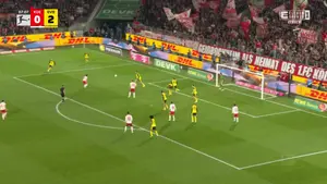 Goool. Kuby kamińskiego! Rykoszet lekko pomógł, ale kto by na to patrzył? Szósta bramka w tym sezonie Bundesligi, wielki
