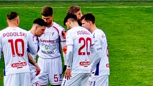 Górnik Zabrze straci dwóch obrońców? Filar defensywy i kadrowicz mogą odejść latem