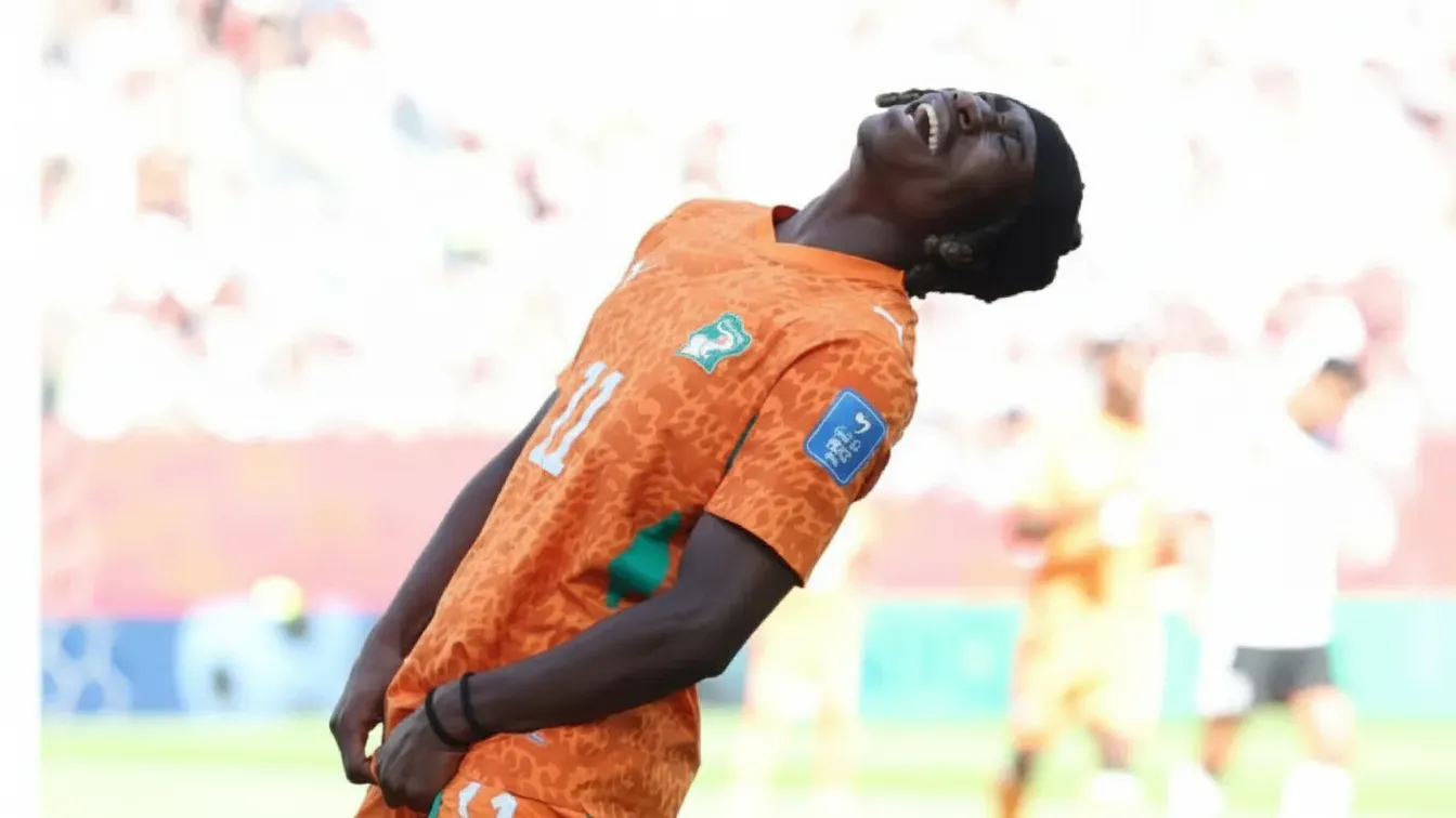 Gwiazda mundialu odcięta od świata. Nie wie, że walczą o niego potęgi